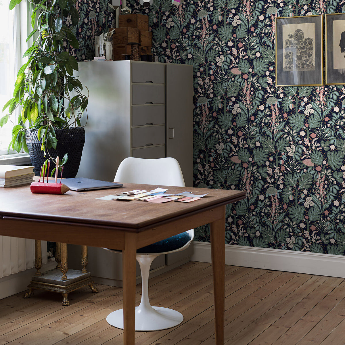 Schumacher 2090 TURGRÄS in MIDNIGHT Wallpaper - BORÅSTAPET
