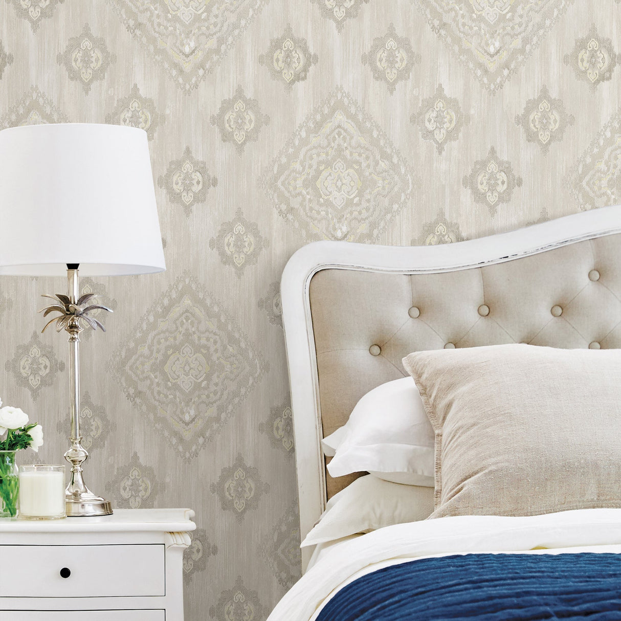 Advantage 2810-SH01072 Leana Yellow Medallion Wallpaper