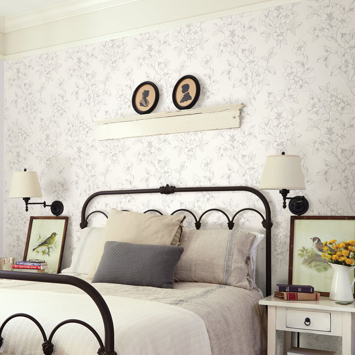 Advantage 2836-801910 Romeo Off-White Floral Trail Wallpaper