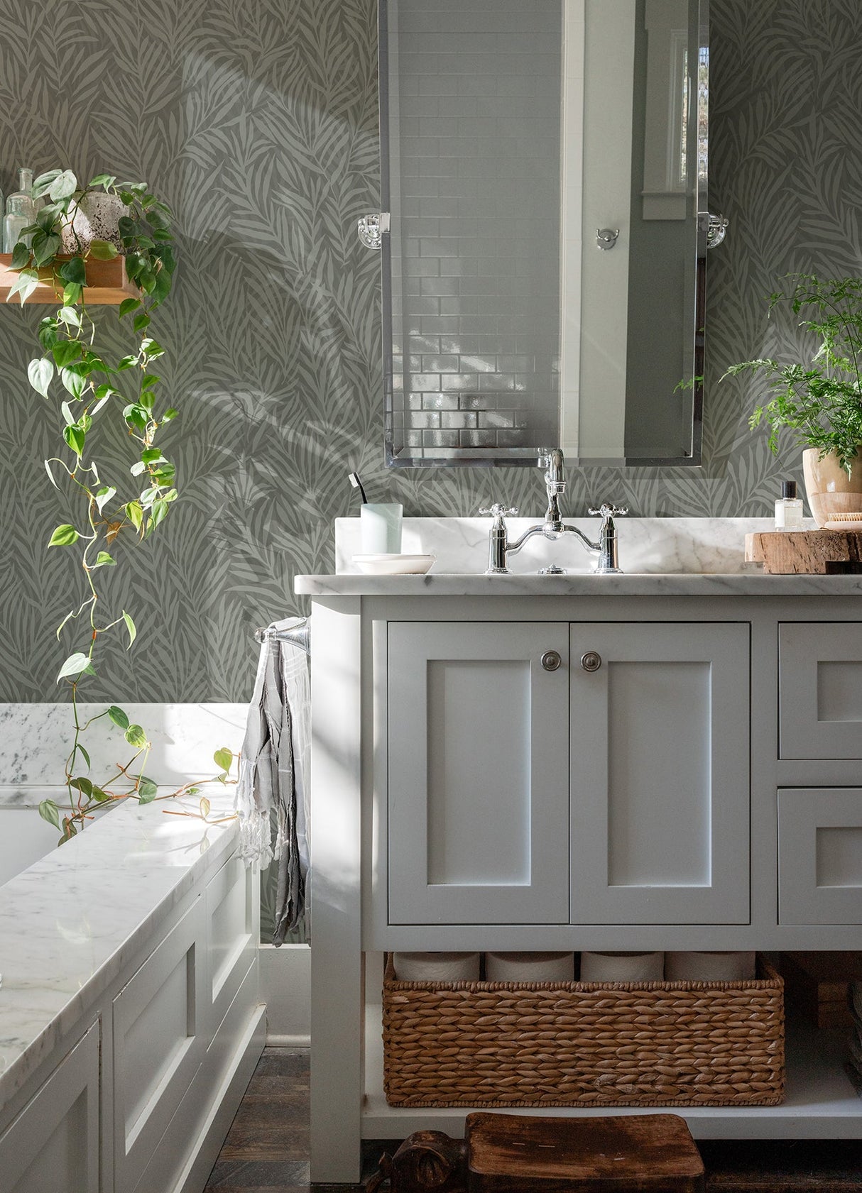 Advantage 2980-M52504 Holzer Dark Green Fern Wallpaper