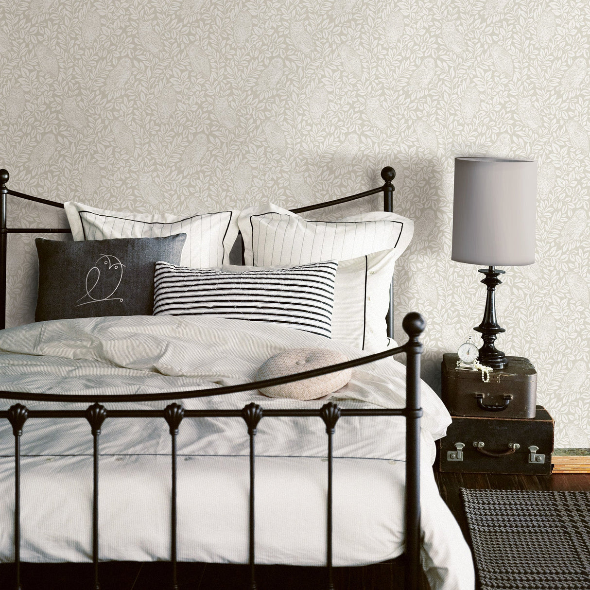 Chesapeake 3115-12413 Parliament Cream Owl Wallpaper