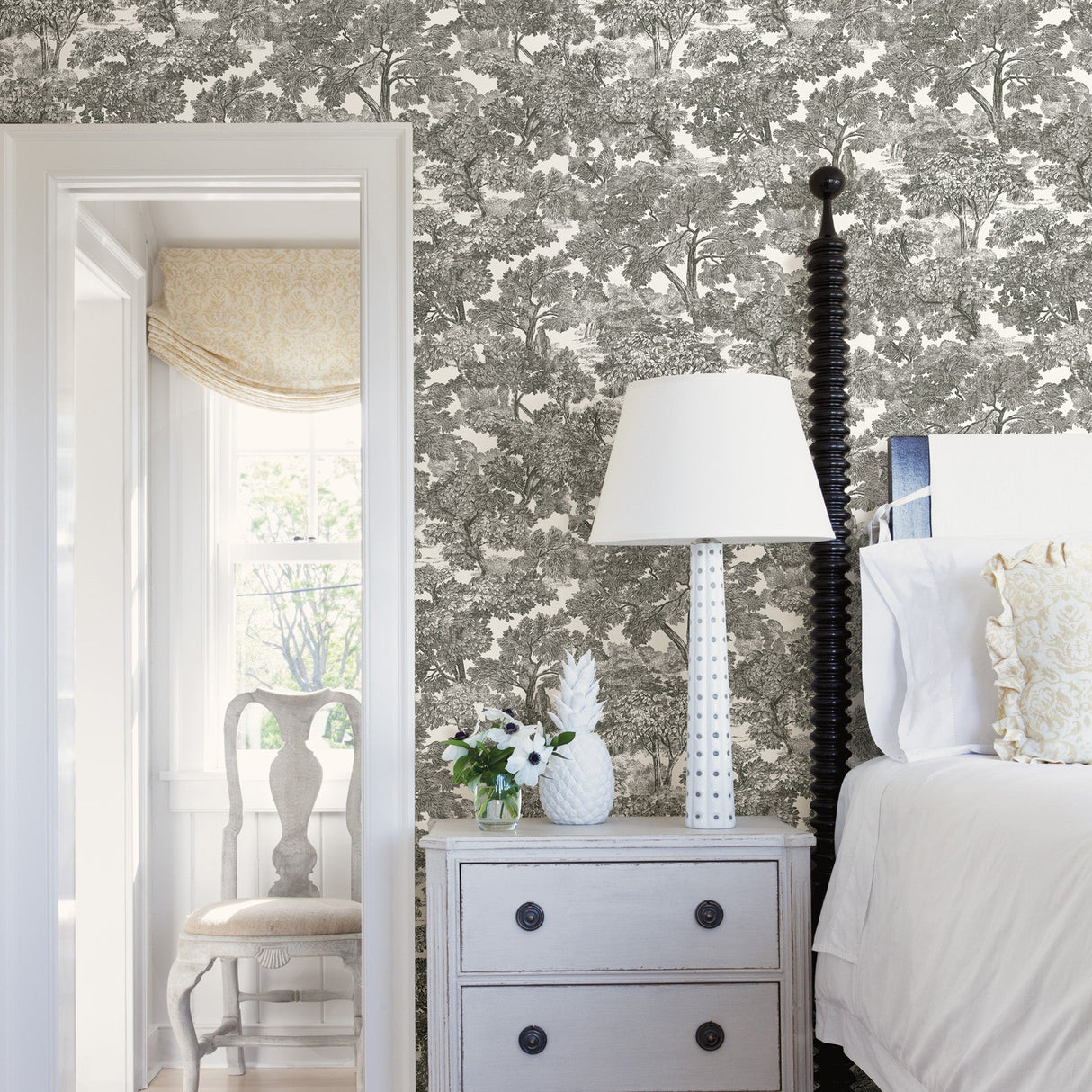Chesapeake 3115-12542 Spinney Black Toile Wallpaper