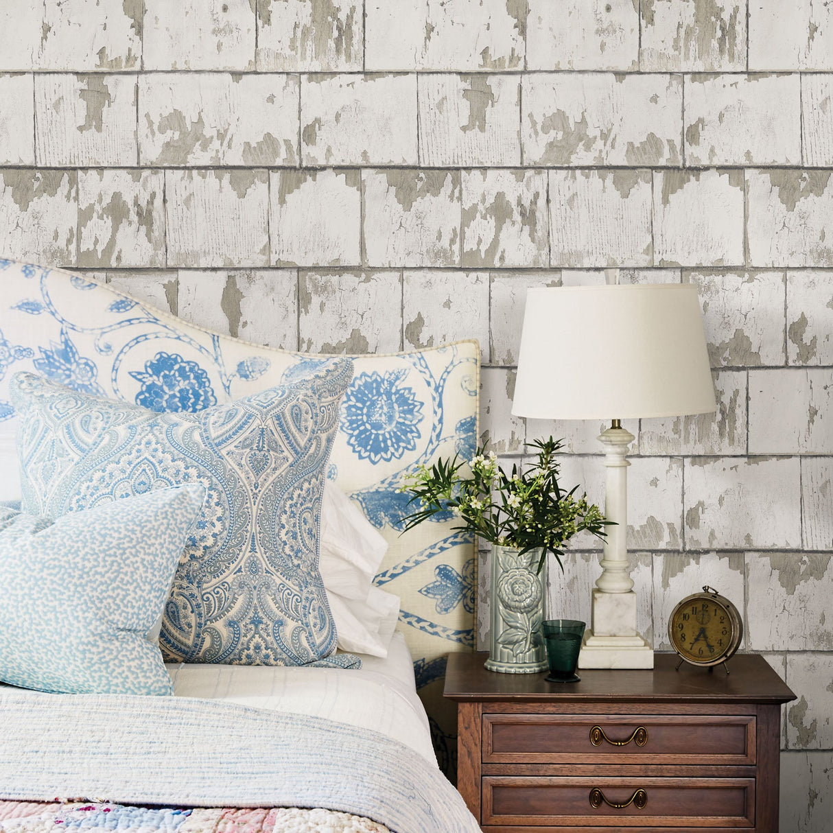 Chesapeake 3119-13043 Clint White Weathered Wood Wallpaper