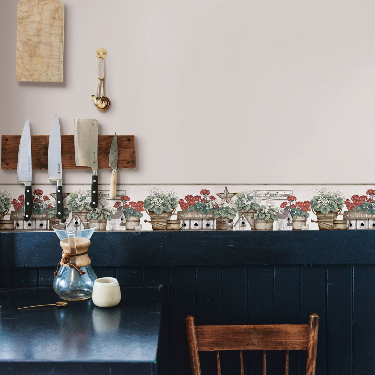 Chesapeake 3119-13581B Geranium Multicolor Flower Pot Border