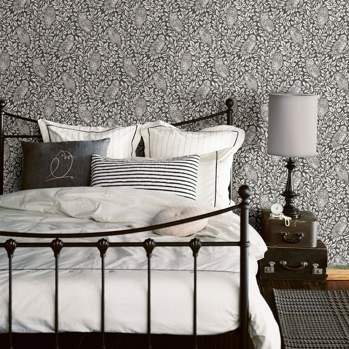 Chesapeake 3123-12415 Parliament Charcoal Owl Wallpaper