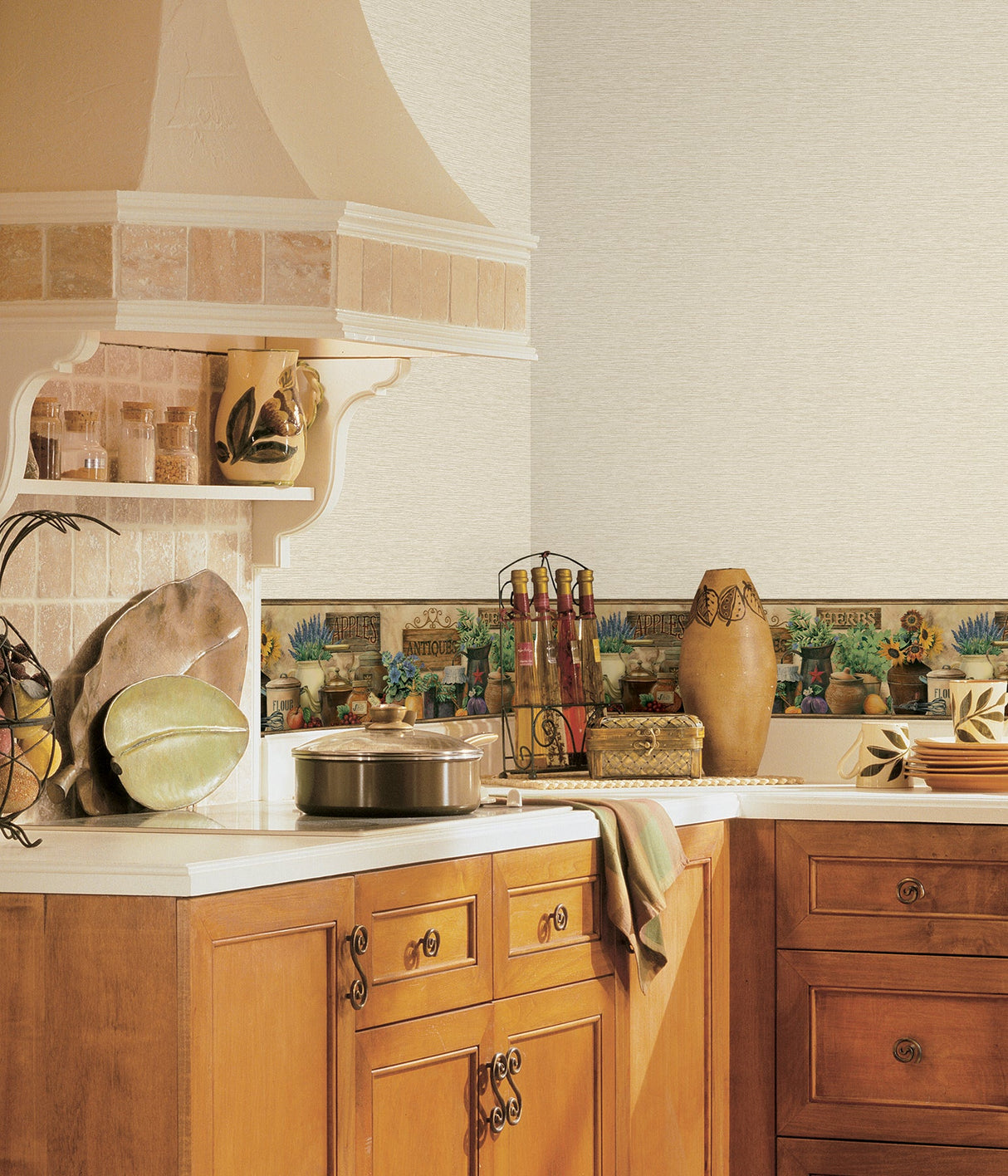 Chesapeake 3123-44581 Brittany Black Antiques & Herbs Border