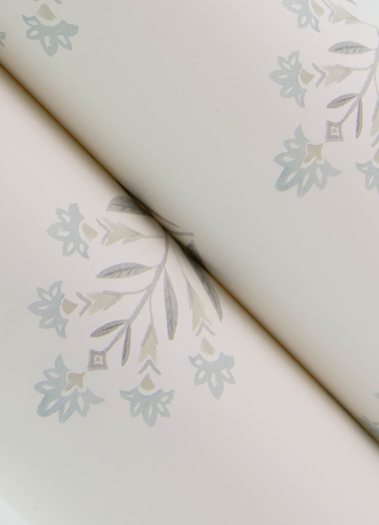 Chesapeake 3125-72347 Kova Blue Floral Crest Wallpaper