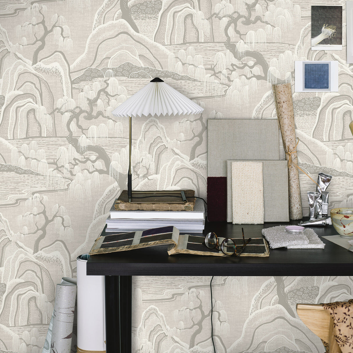 Schumacher 3134 INDIGO GARDEN in GREY Wallpaper - BORÃ…STAPE