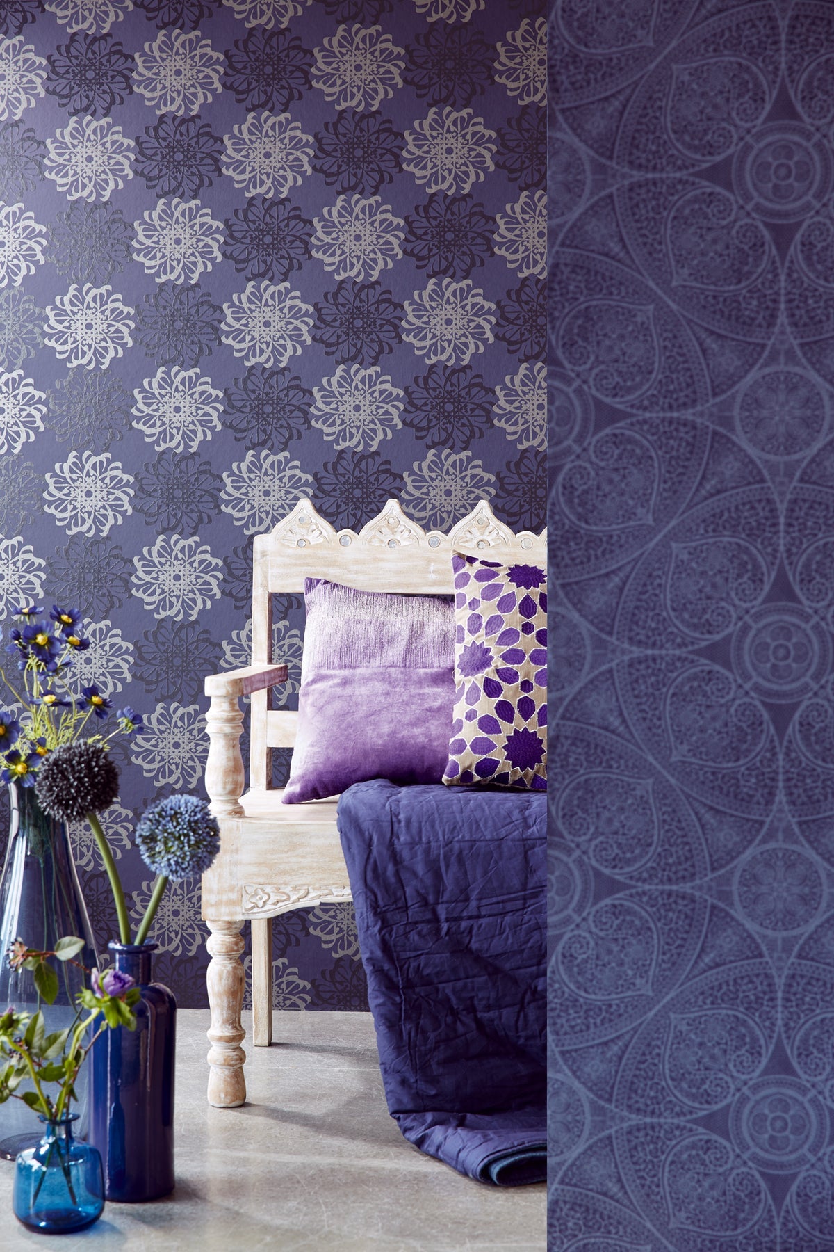 Eijffinger 341783 Hazar Afsan Black Modern Medallion Wallpaper