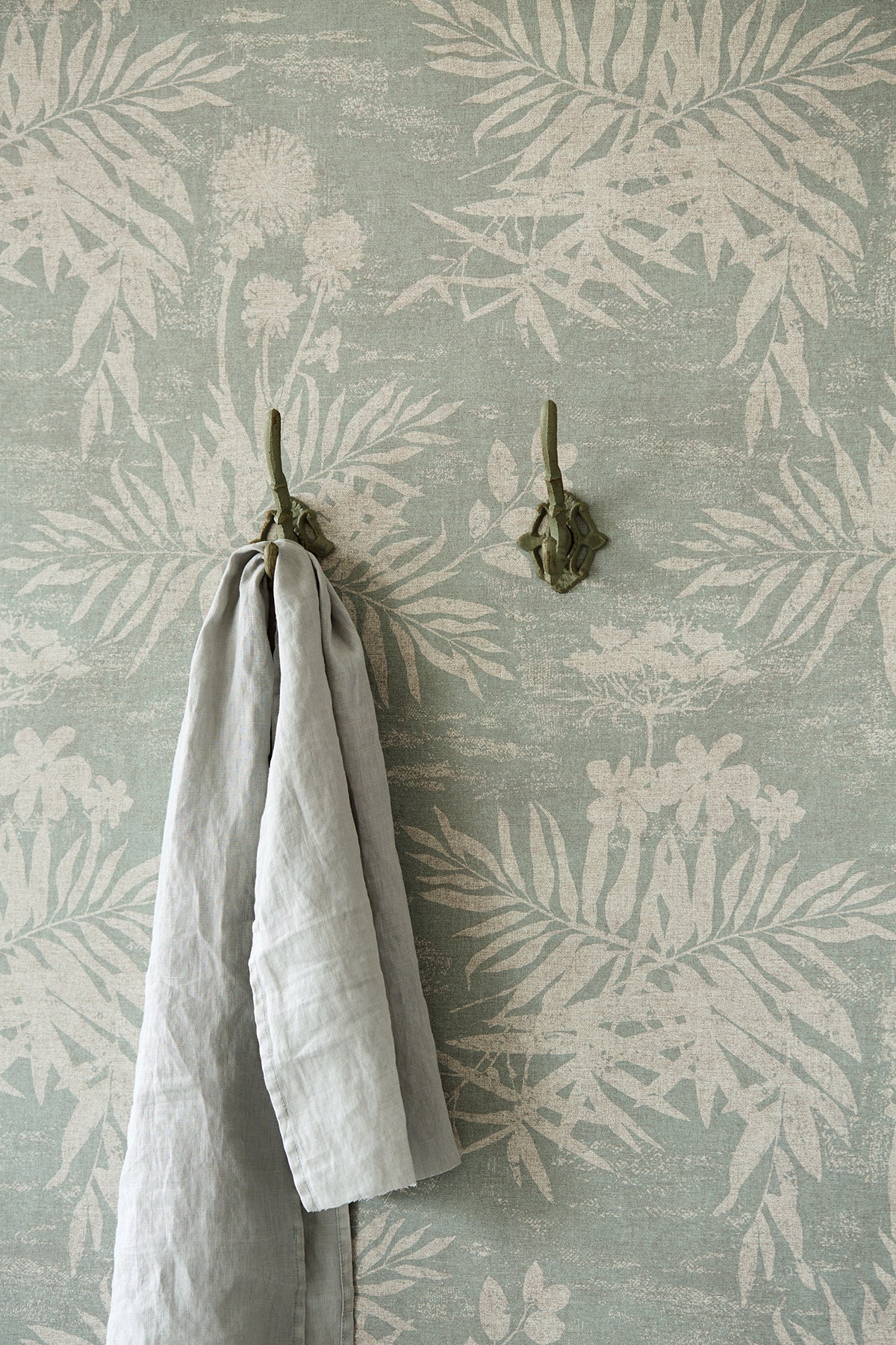 Eijffinger 379032 Hedda Light Green Botanical Wallpaper