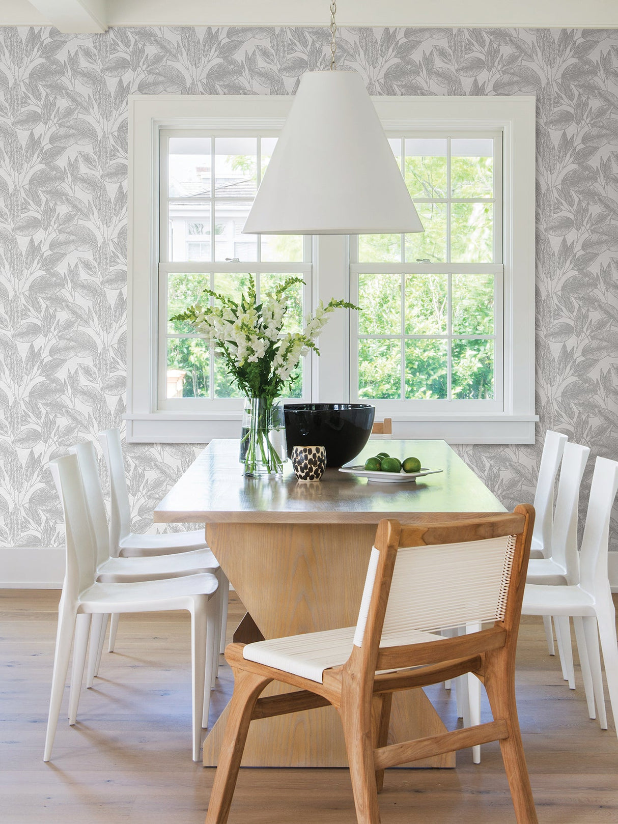 Advantage 4035-37836-2 Suki Silver Leaves Wallpaper