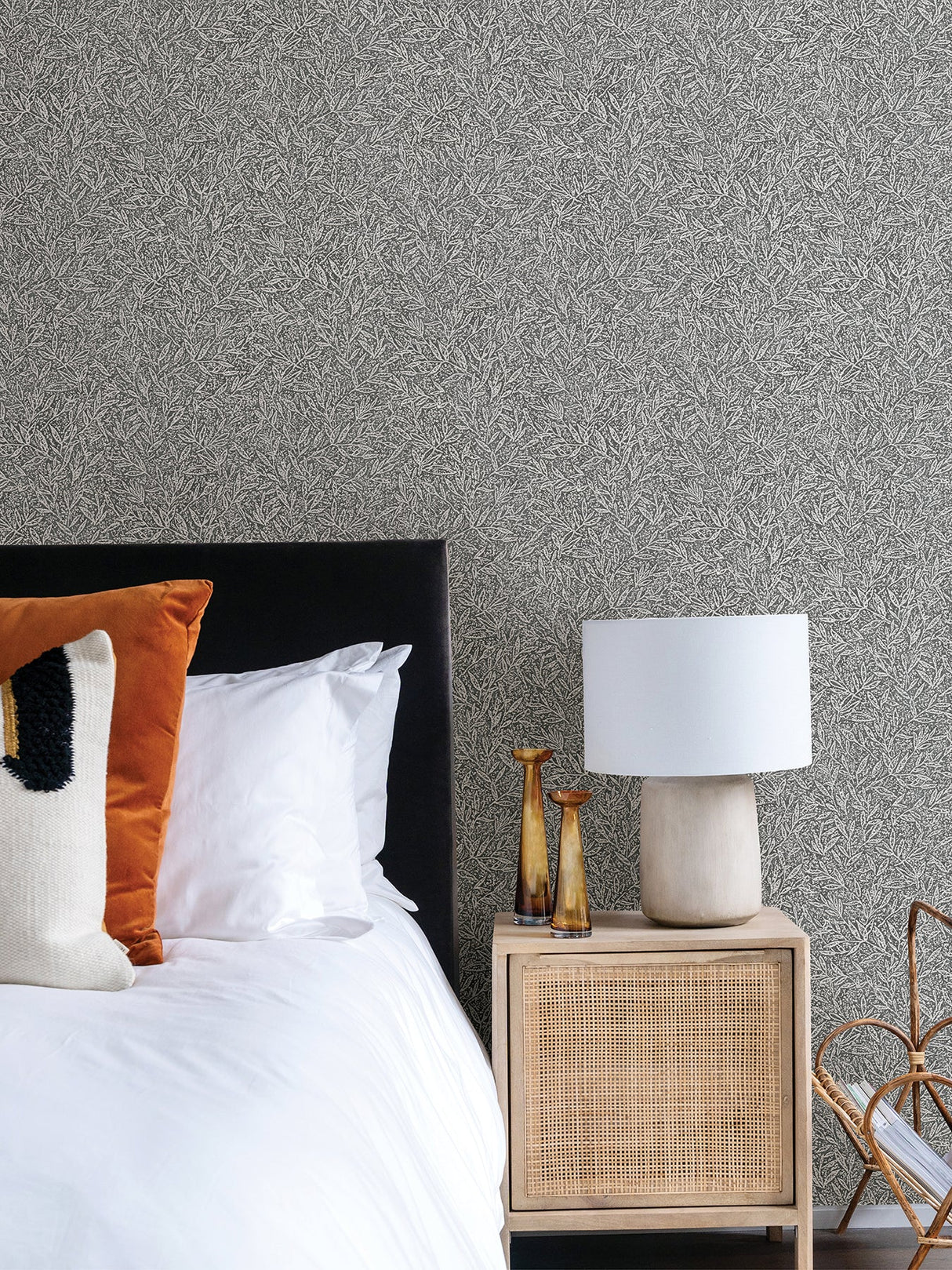 Advantage 4035-37837-2 Sayuri Charcoal Leaf Trail Wallpaper