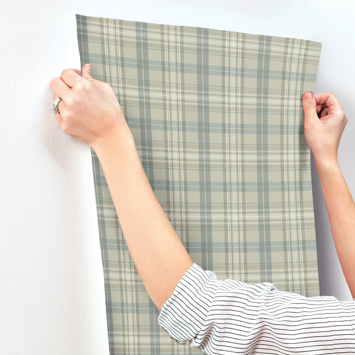 Chesapeake 4192-330217 Austin Sage Plaid Wallpaper
