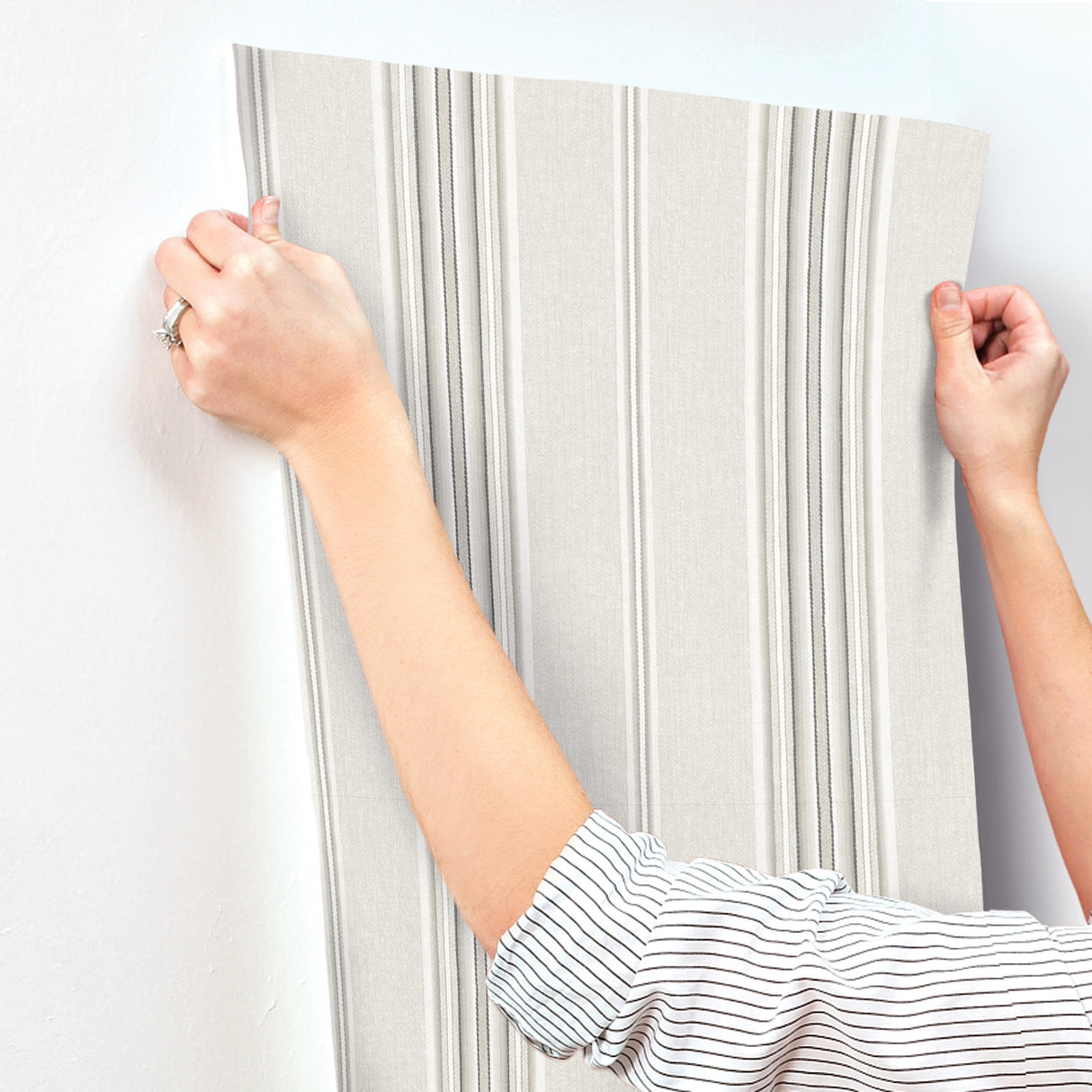 Chesapeake 4192-83124 Calvados Grey Linen Stripe Wallpaper