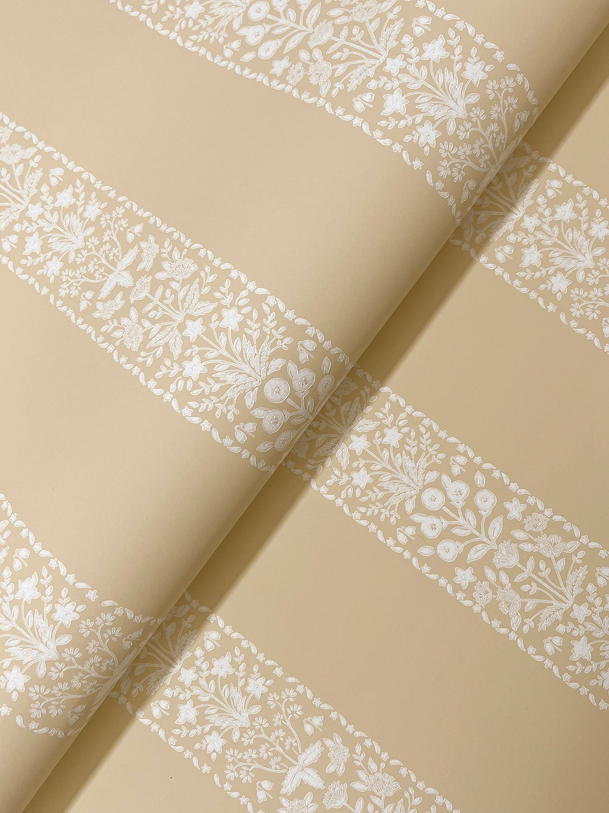 Rifle Paper Co. 4212-84392 Estee Stripe Gold Wallpaper