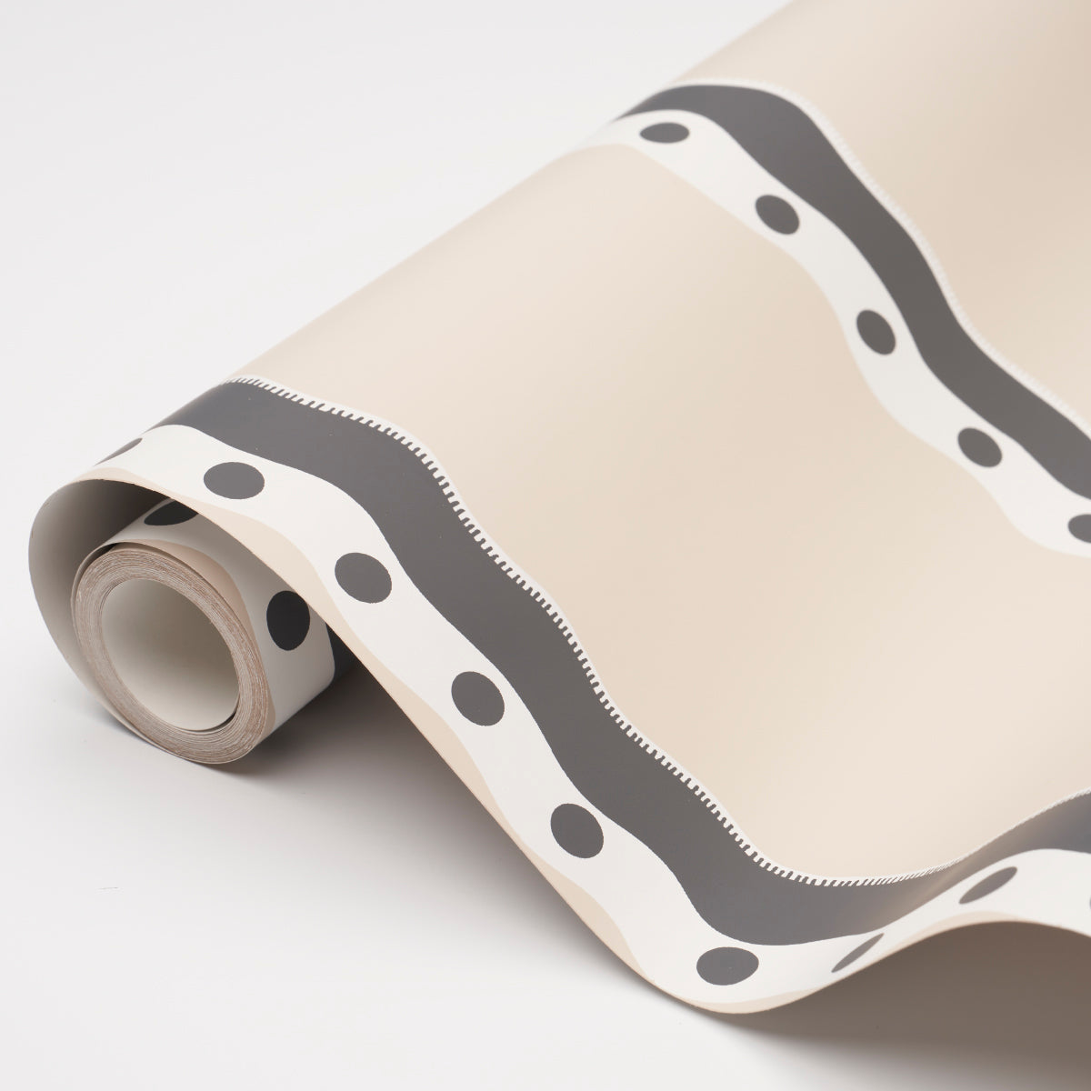 Eade’s NOIR & CREAM