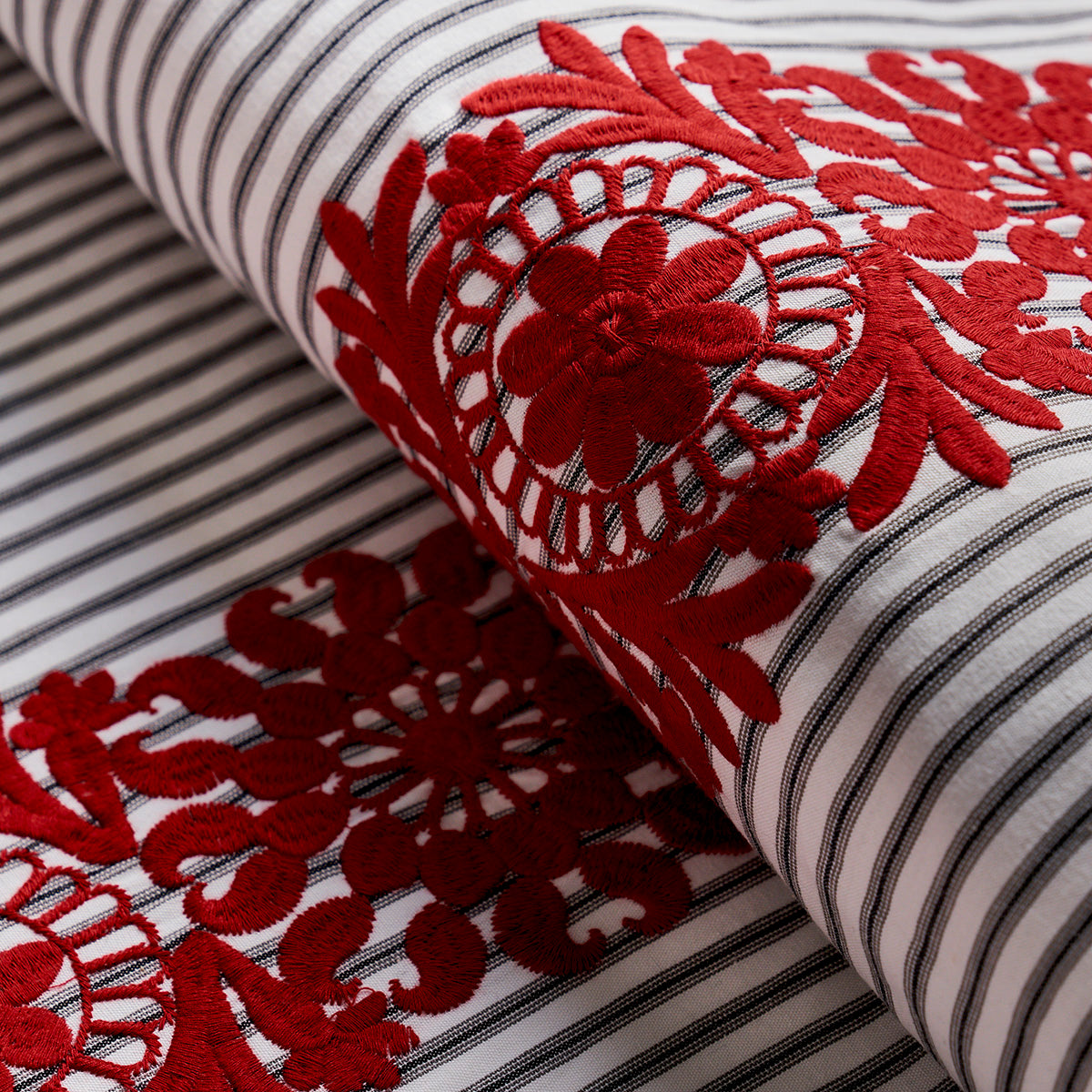 Eade’s RED ON BLACK