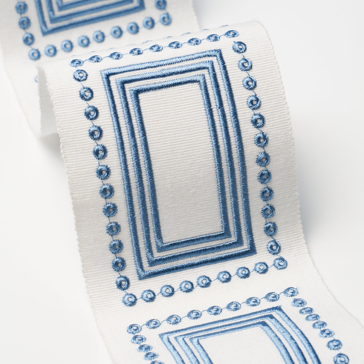 Schumacher 84612 PORTE PARISIEN in PORCELAIN Trim - PALOMA C