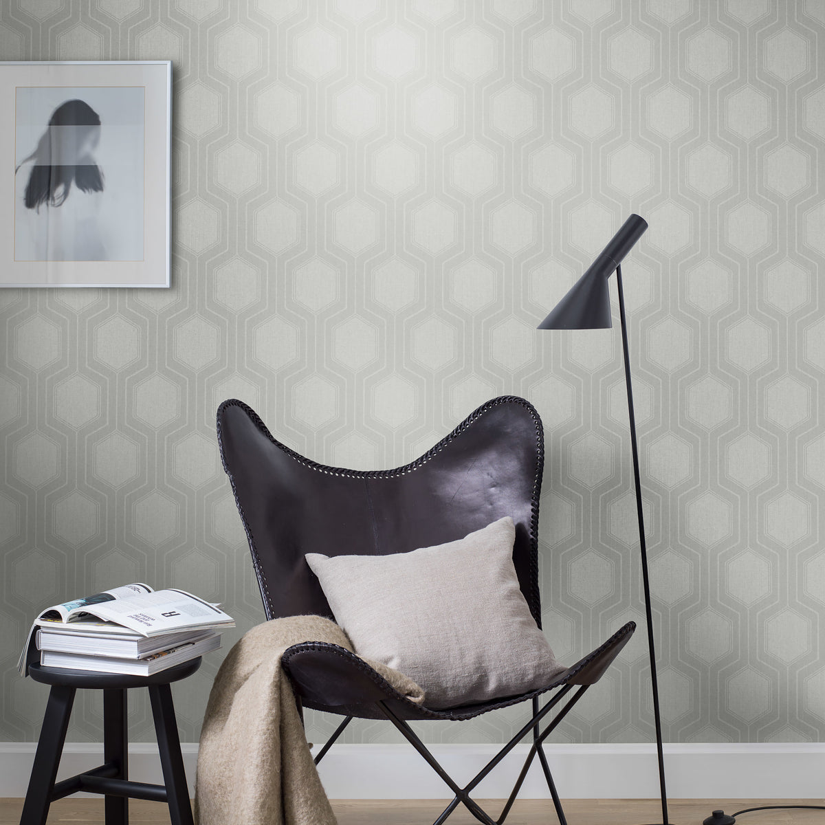 Schumacher 9306 GRAPHIC HEXAGON in GREY Wallpaper - BORÃ…STA