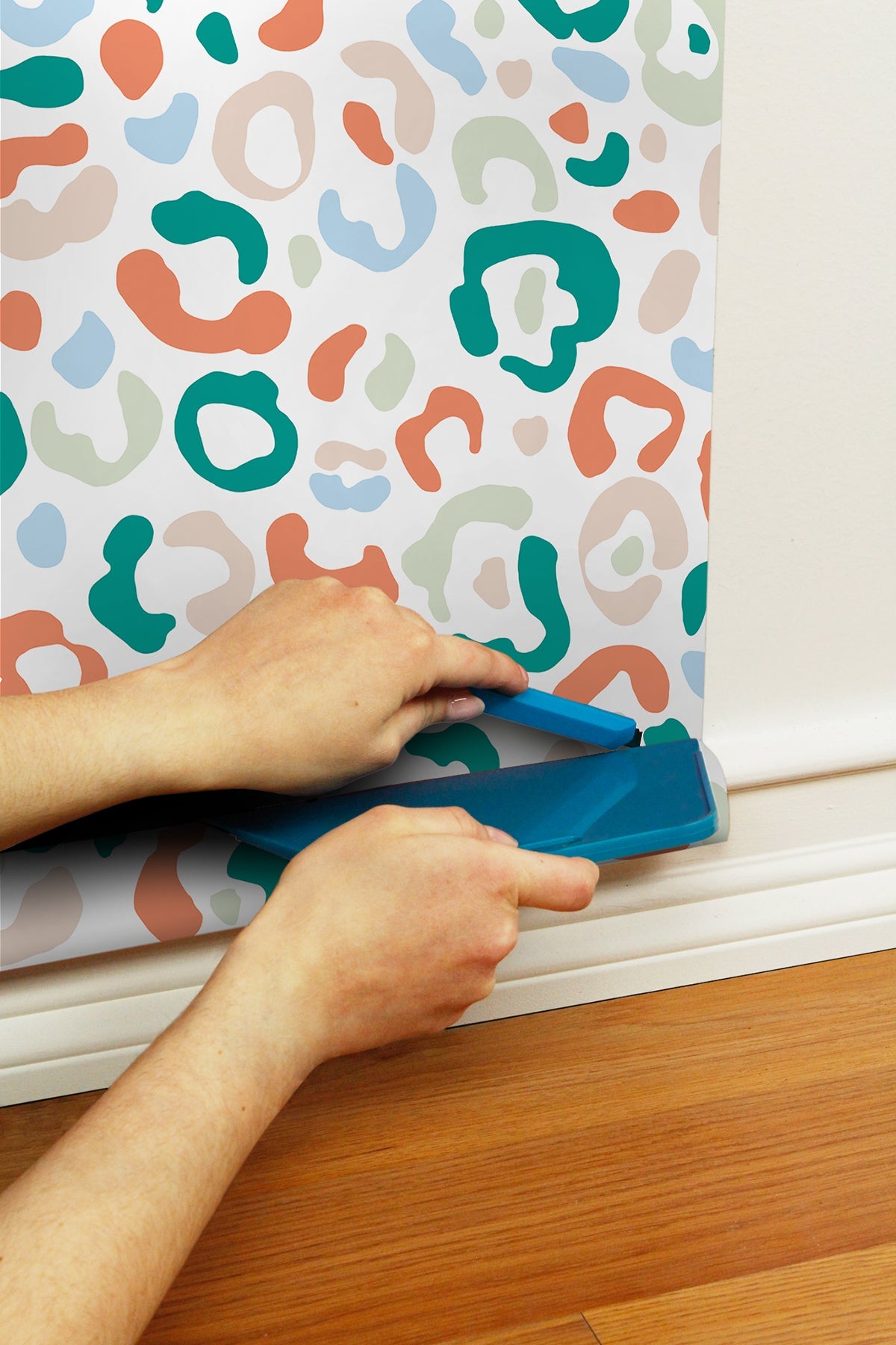 Aelfie AES4795 Multi Bright Leopard Spots Peel & Stick Wallpaper