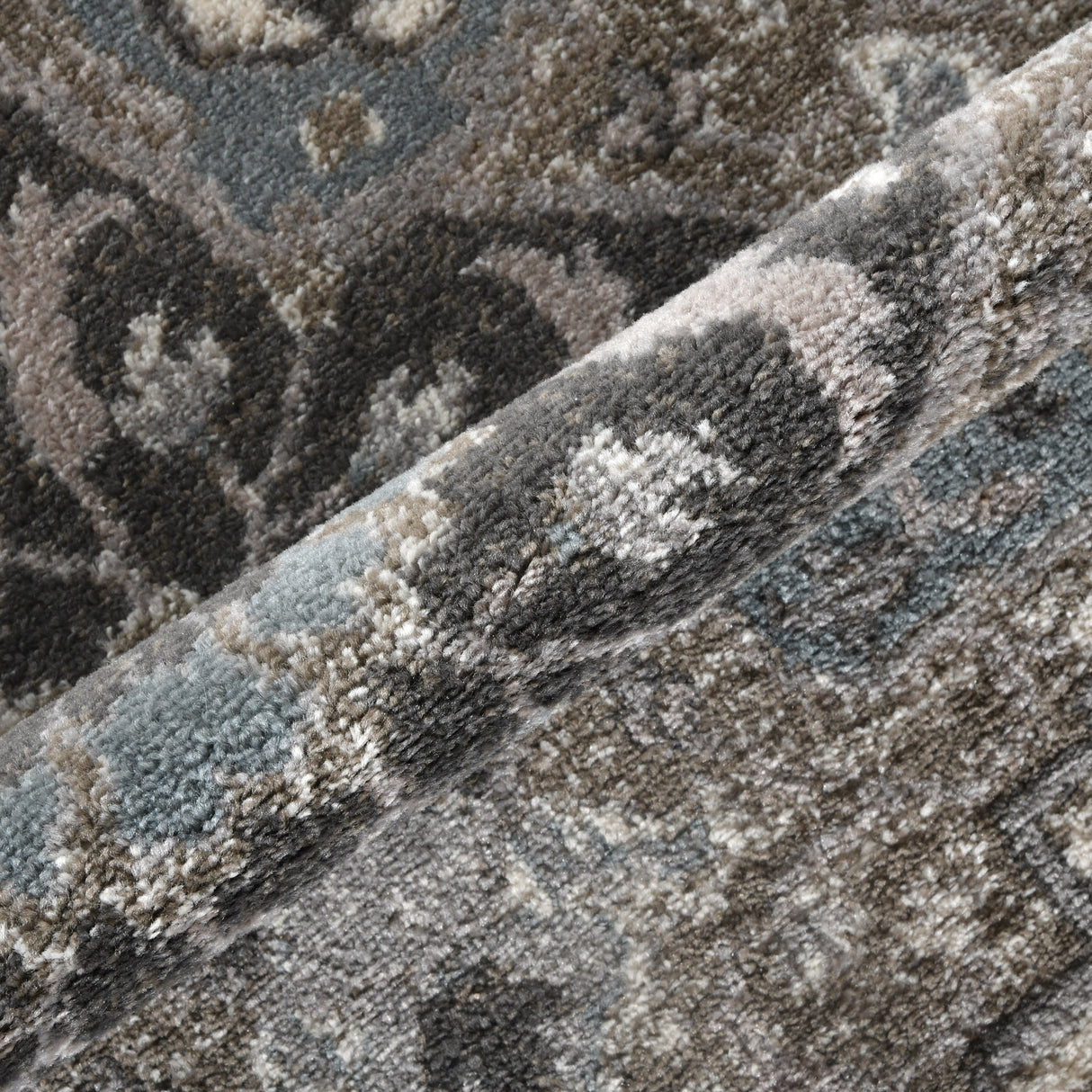 Amer Rugs ALX-51 Alexandria Classic Medallion /Stone Gray Area Rug