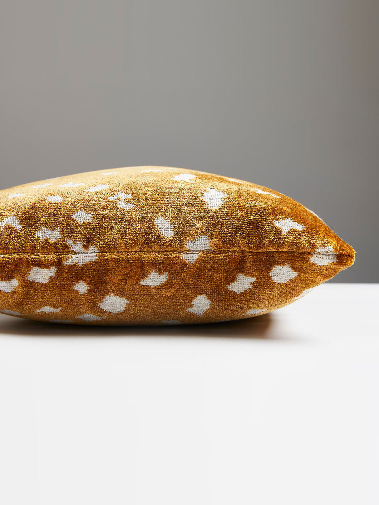 Scalamandre AL 0002LBOHEPILL ANTELOPE LUMBAR PILLOW - Pillow