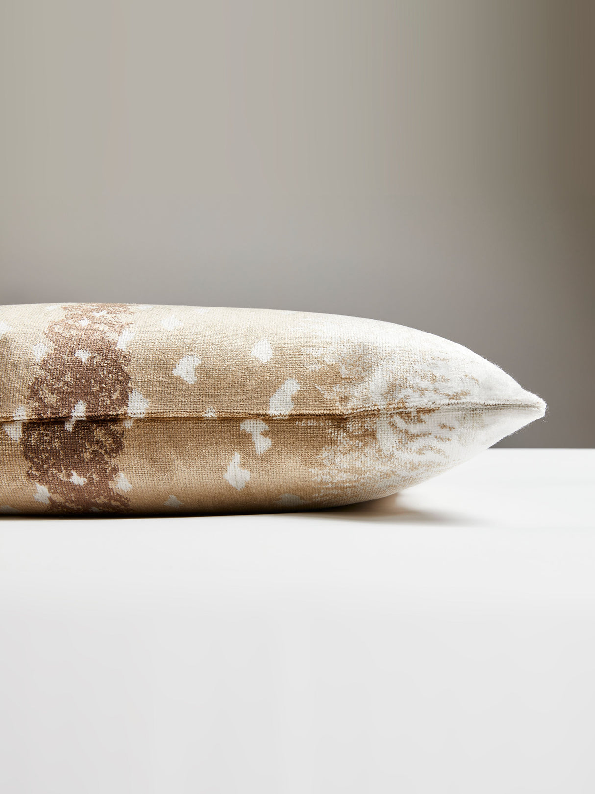 Scalamandre AL 0003LBOHEPILL ANTELOPE LUMBAR PILLOW - Pillow