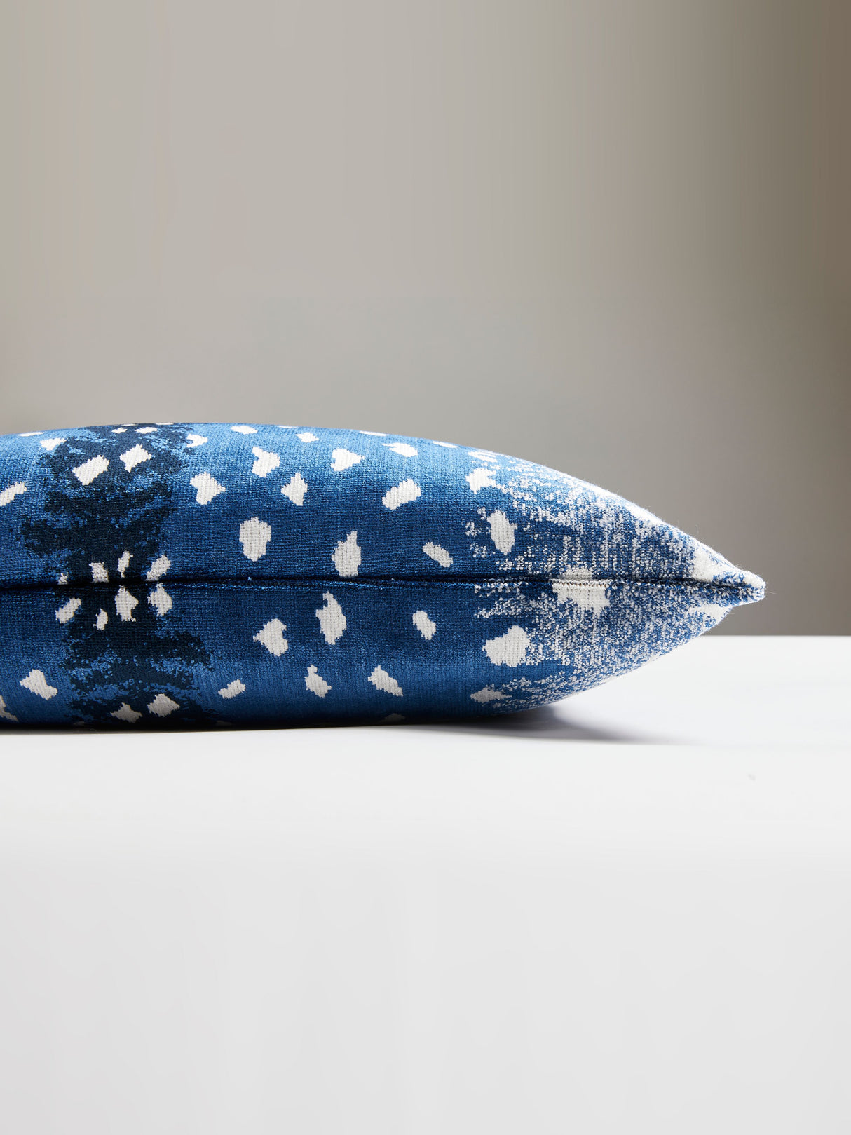 Scalamandre AL 0004LBOHEPILL ANTELOPE LUMBAR PILLOW - Pillow