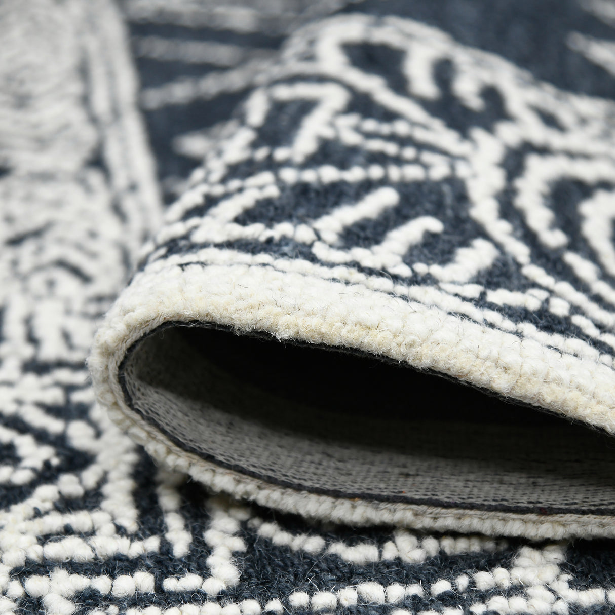 Amer Rugs BER-6 Berlin Farmhouse Geometric /White Area Rug