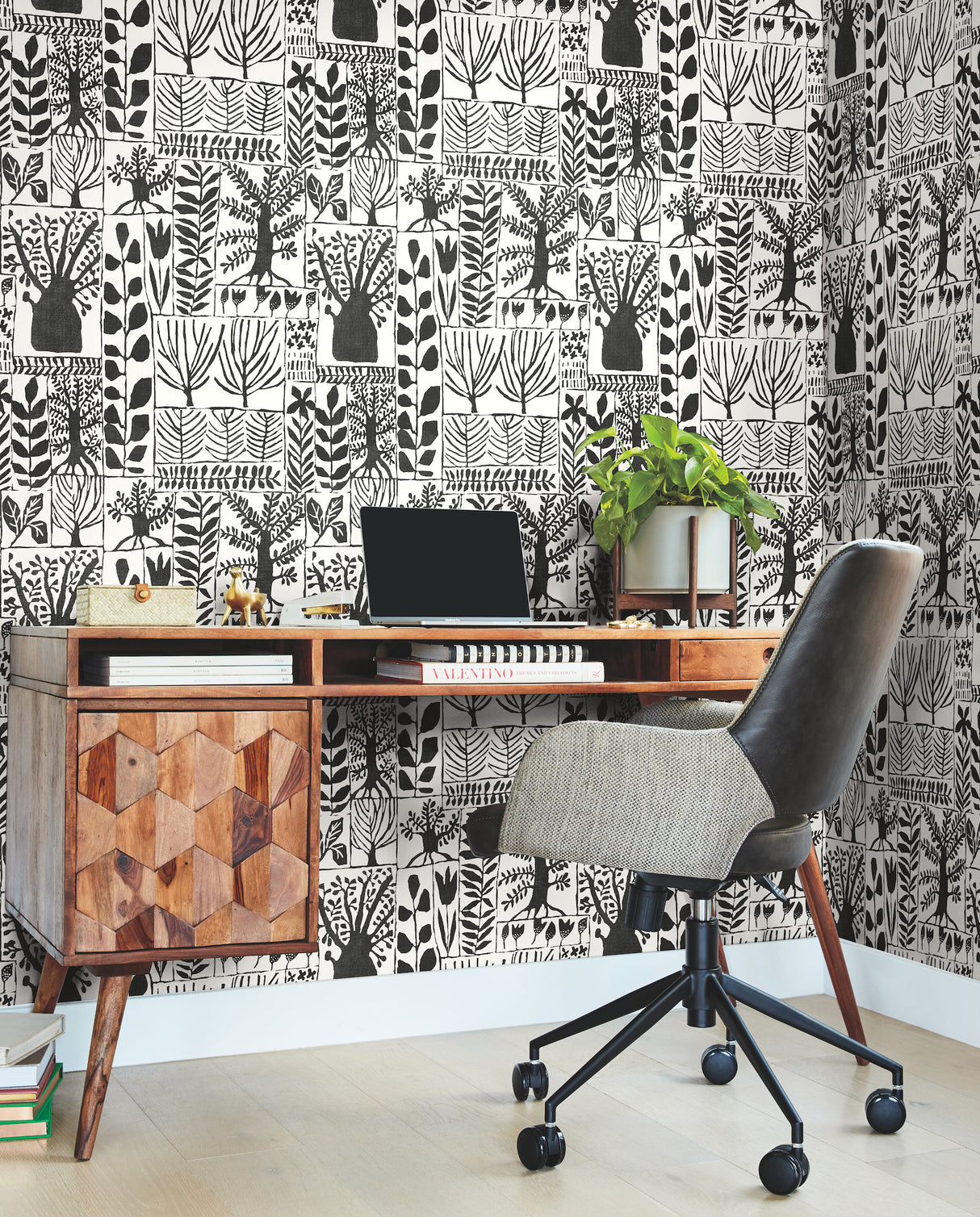 York BW3862 Primitive Trees Black & White Wallpaper