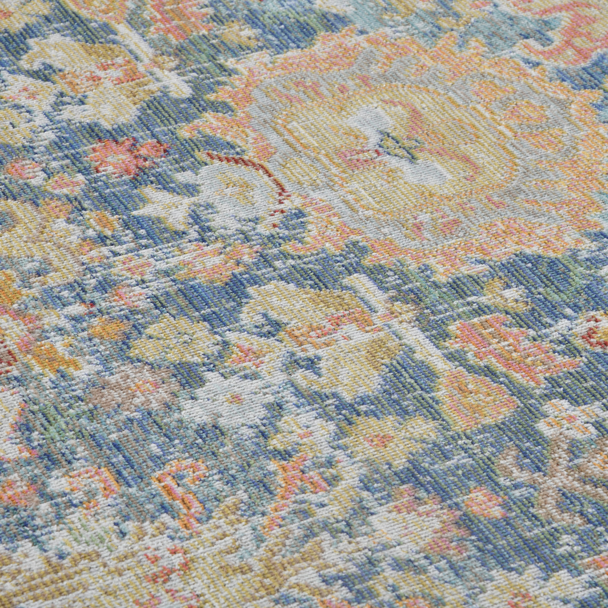 Amer Rugs CEN-15 Century Vintage Medallion /Pink Area Rug