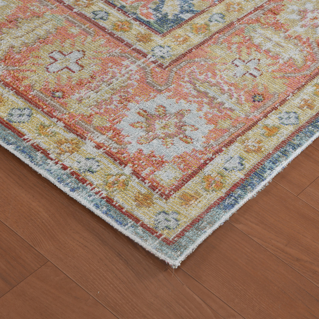 Amer Rugs CEN-15 Century Vintage Medallion /Pink Area Rug