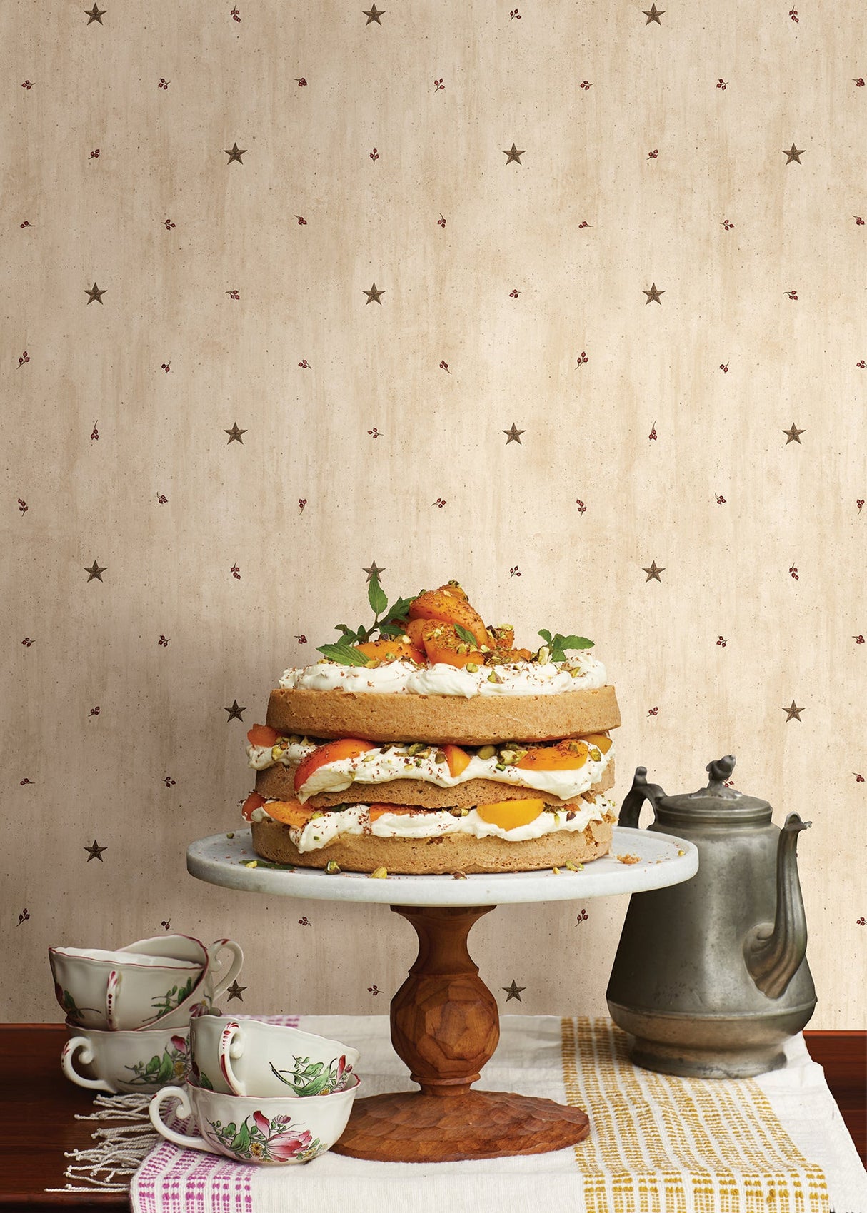 Chesapeake CTR09068 Bryndle Beige Barnstar & Sprigs Wallpaper