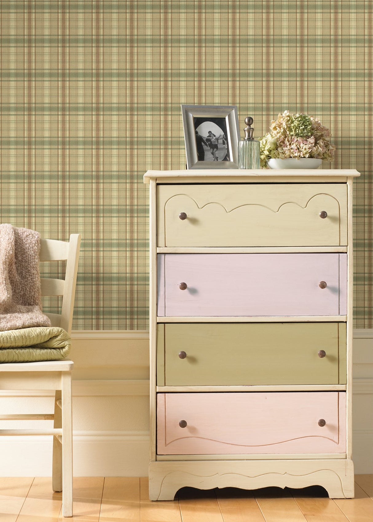 Chesapeake CTR13045 Delaney Green Sunny Plaid Wallpaper