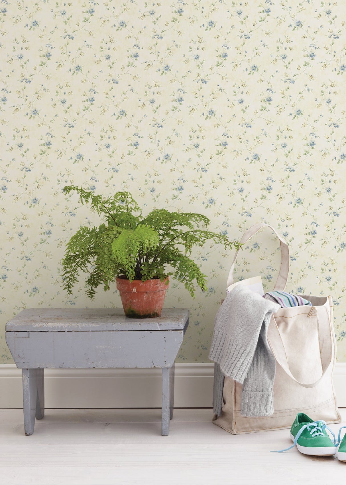 Chesapeake CTR21565 Piper Blue Springtime Bloom Trail Wallpaper
