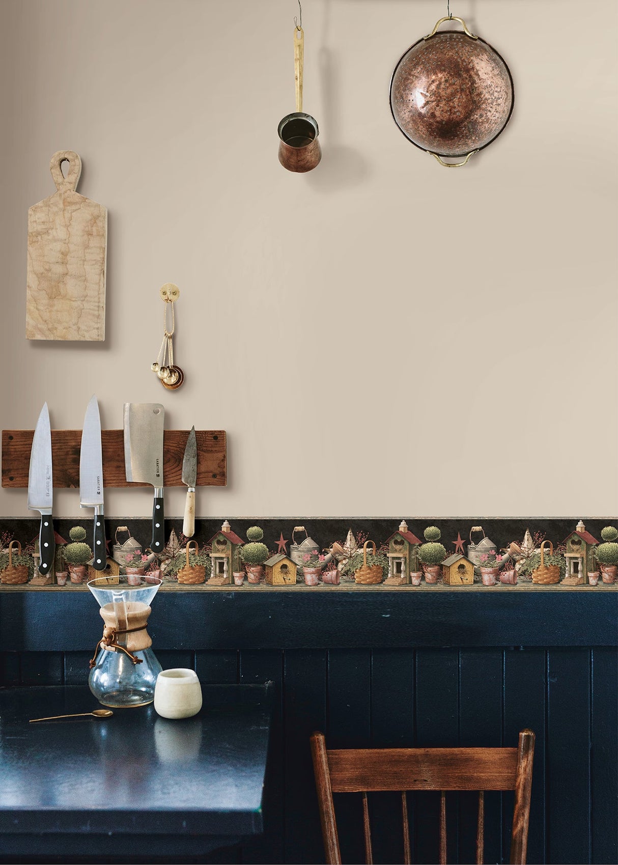 Chesapeake CTR63143B Shandi Black Bird Hill Border