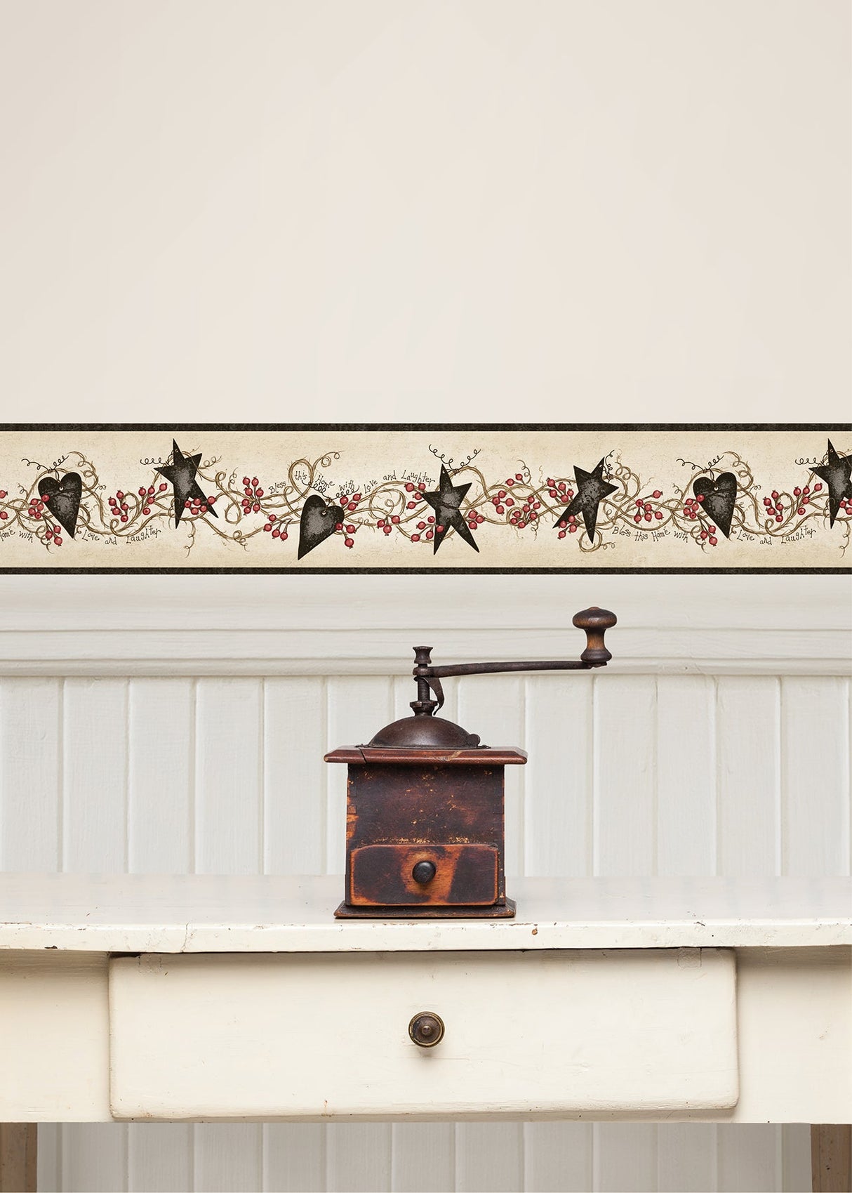 Chesapeake CTR65172B Paxton Black Tin Hearts & Stars Border