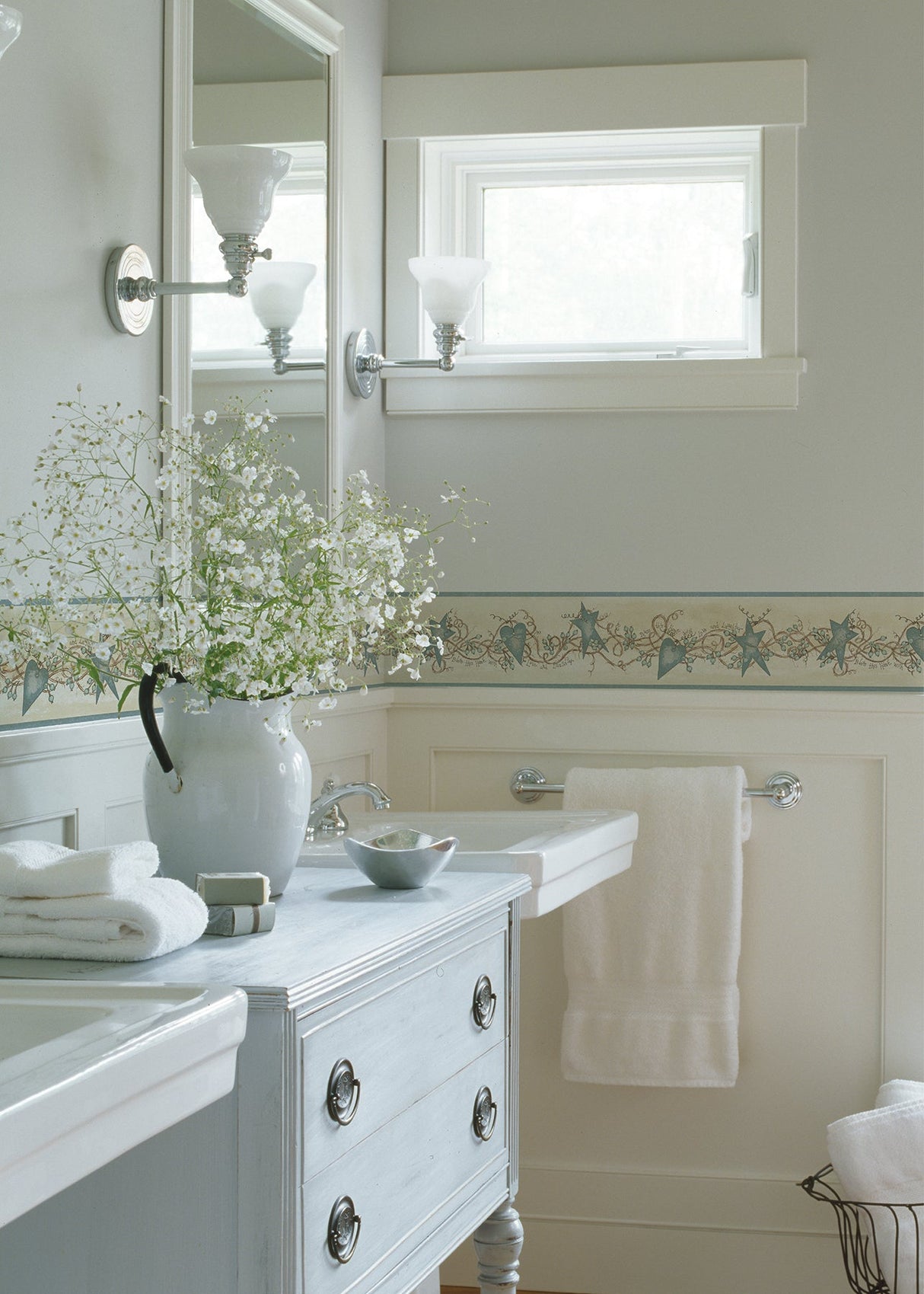 Chesapeake CTR65173B Paxton Blue Tin Hearts & Stars Border