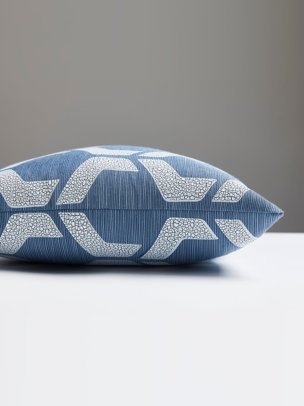 Scalamandre DB 0001LCRAQPILL CRAQUELE LUMBAR PILLOW - Pillow