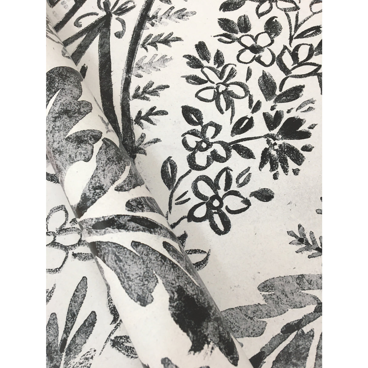 York DM4911M Jaipur Paisley Damas Black Wall Mural