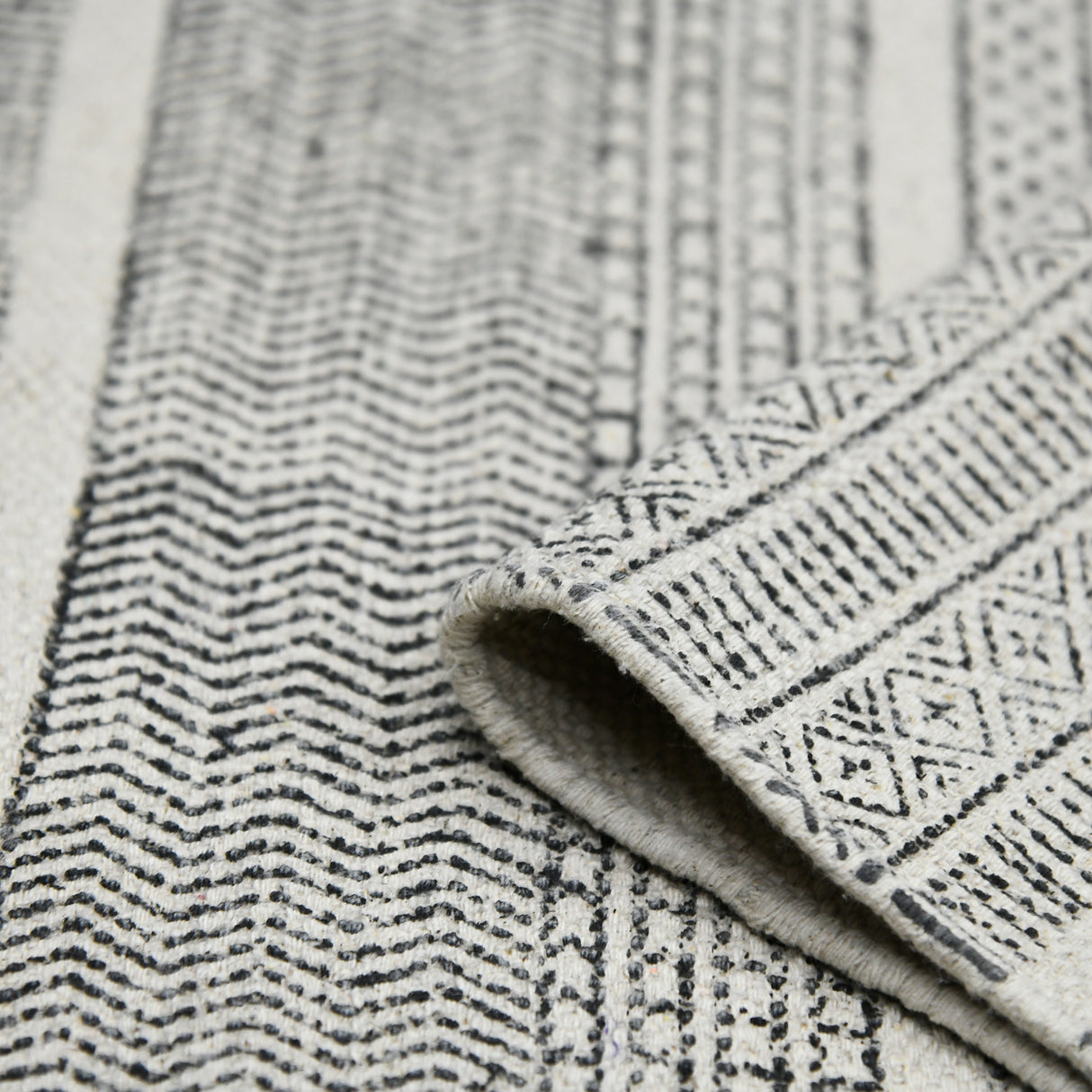 Amer Rugs DUN10508 Dune Distressed Geometric Charcoal 5' X 8' Area Rug