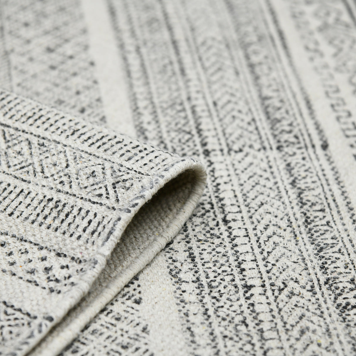 Amer Rugs DUN10508 Dune Distressed Geometric Charcoal 5' X 8' Area Rug