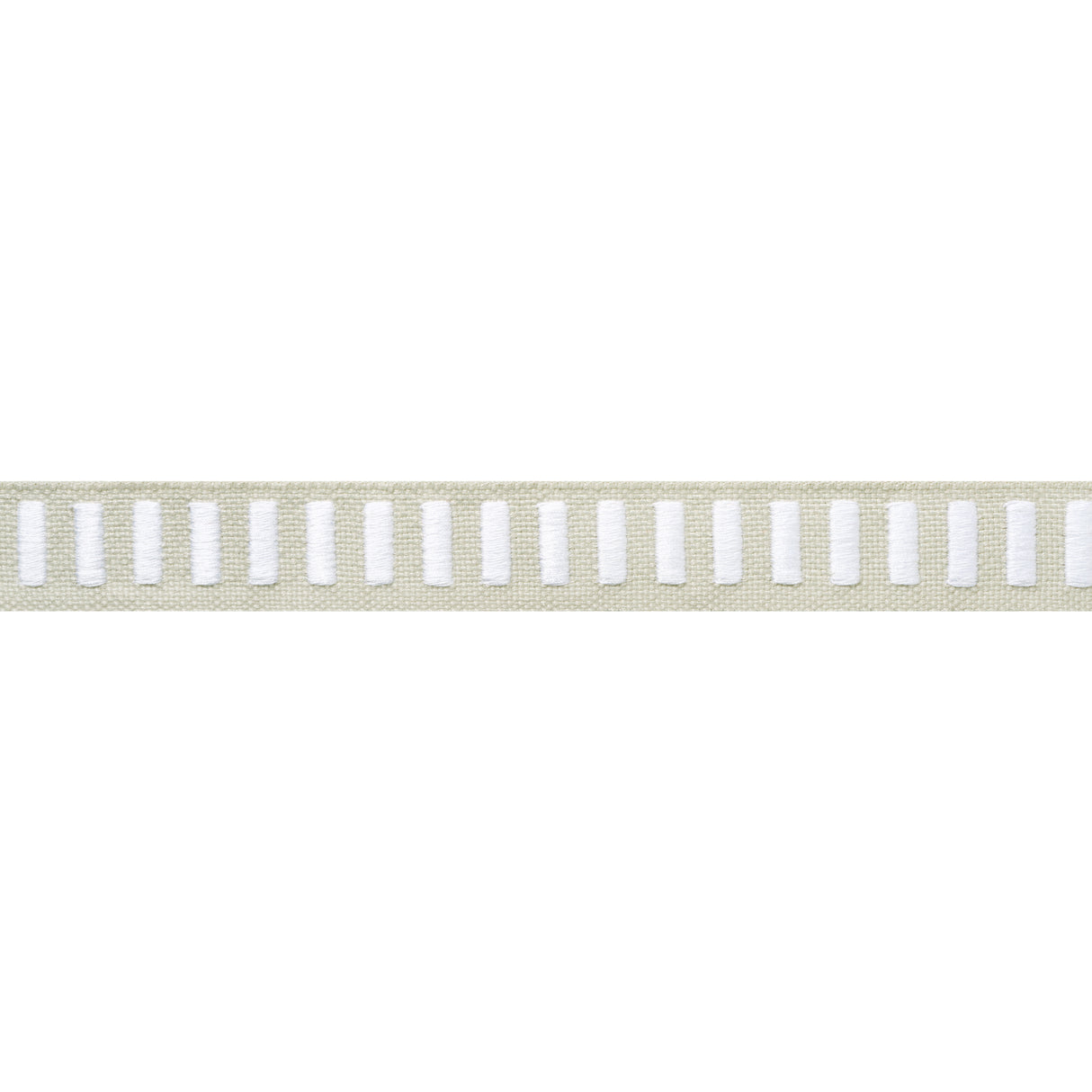 Thibaut E12135 DASH TAPE White on Linen
