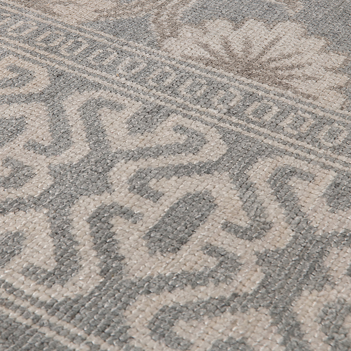 Amer Rugs EMP-2 Empress Classic Bordered Area Rug