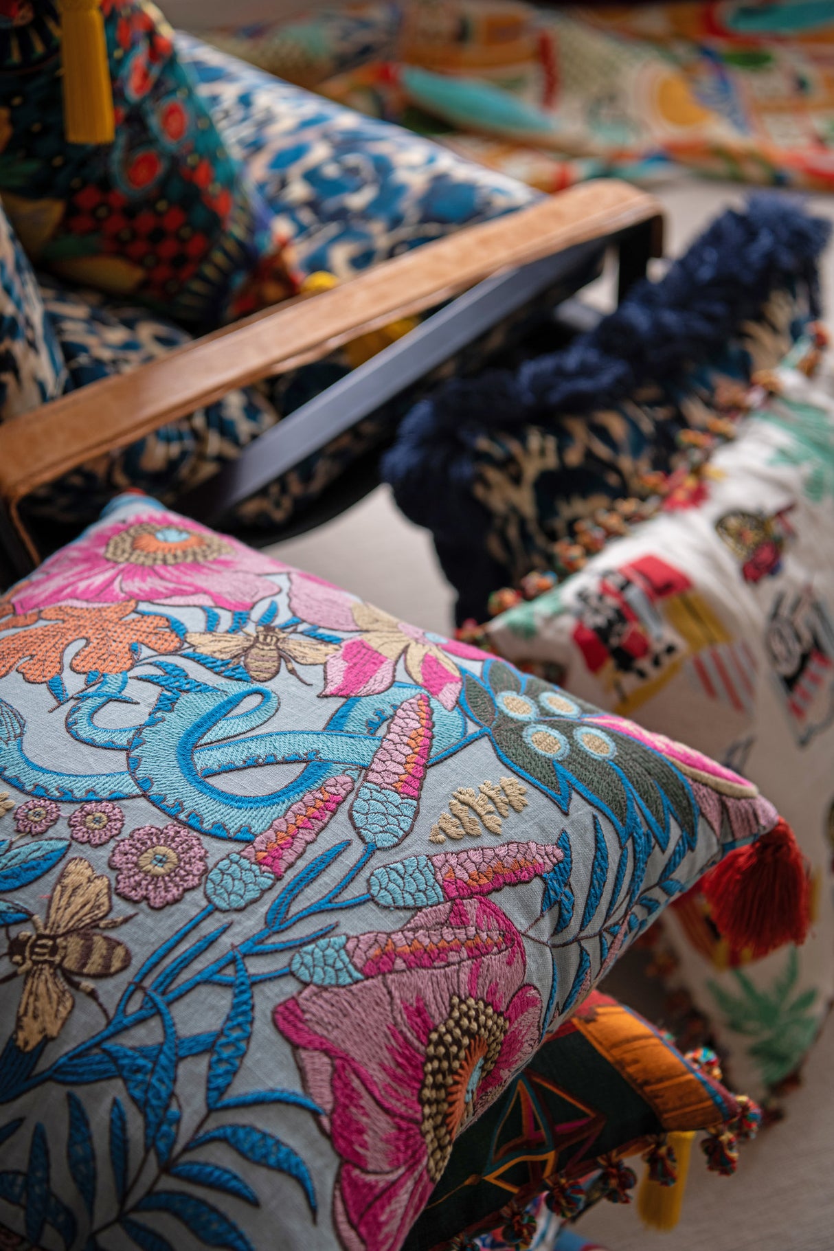 MindtheGap GIARDINO SEGRETO Embroidered Cushion - Lifestyle Collection 2024