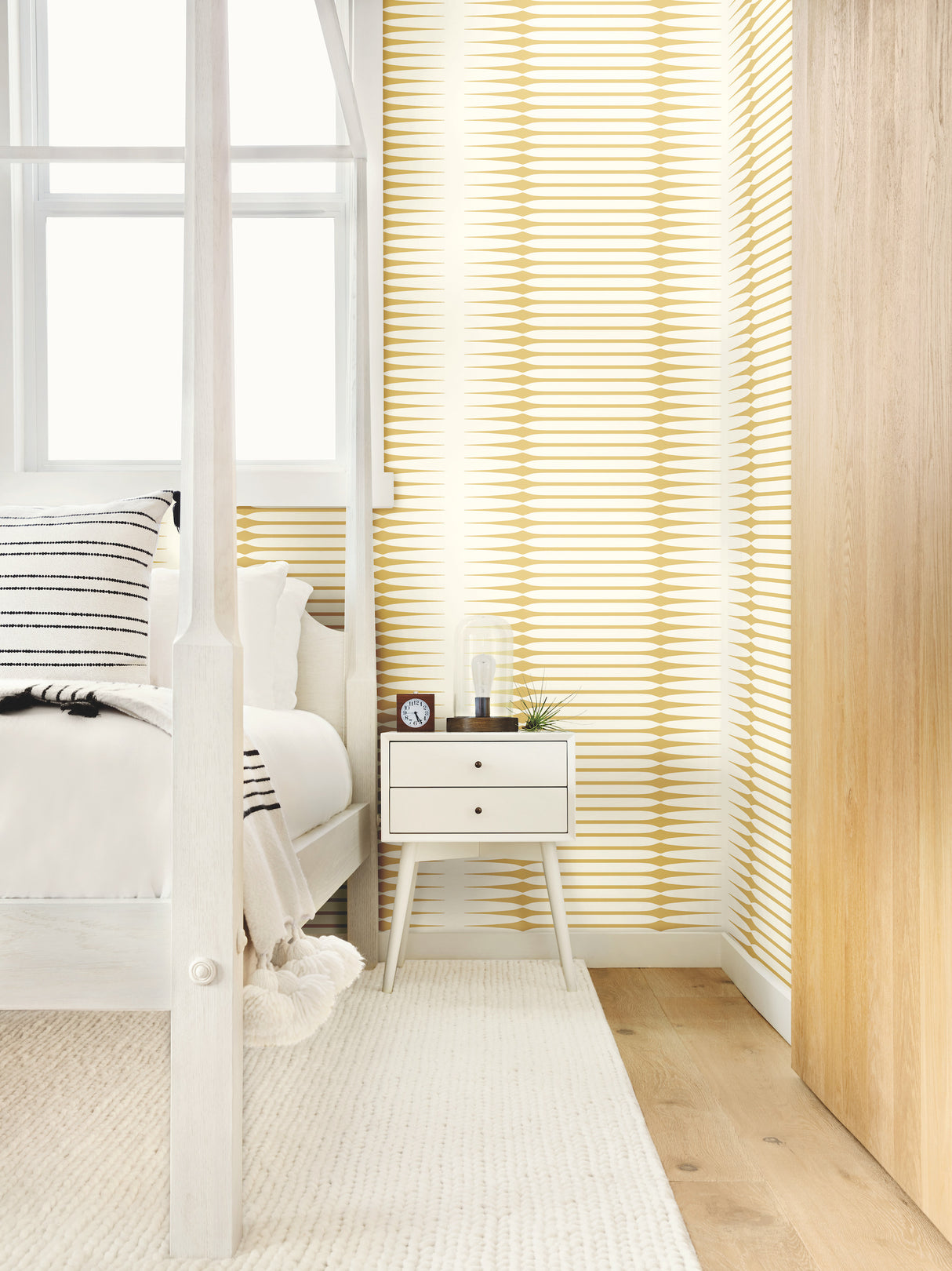 York GM7589 Dash & Dart Yellow Wallpaper