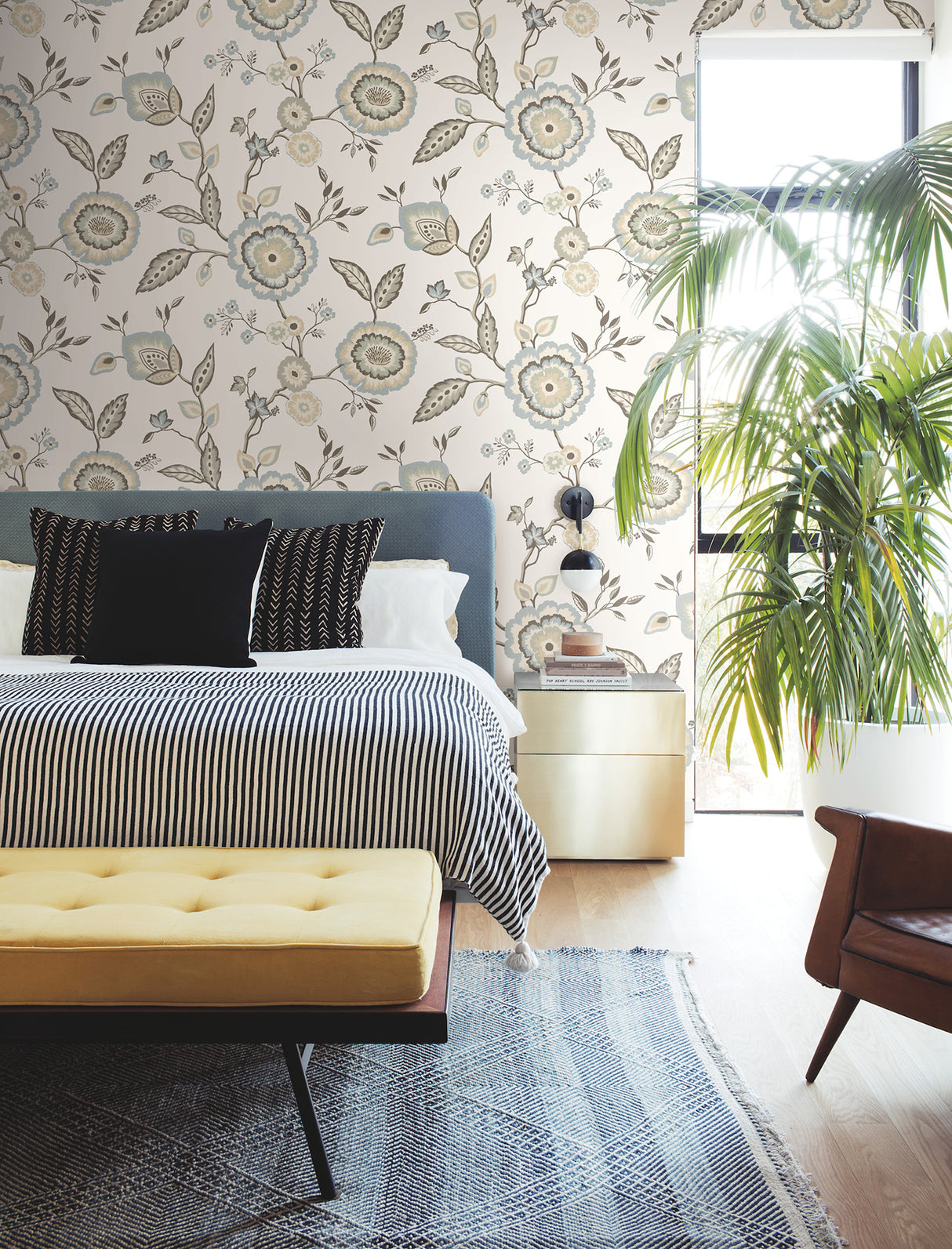 York GO8234 Dahlia Blooms Off White & Blue Wallpaper