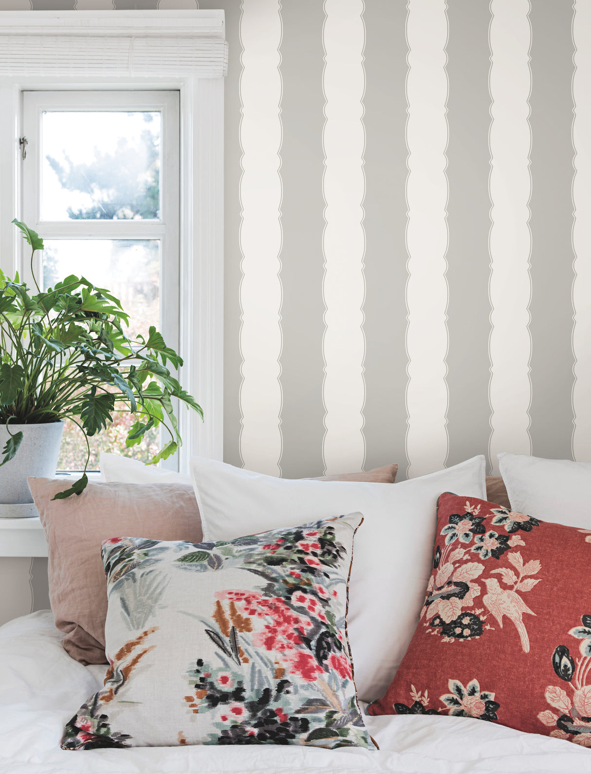 York GR6013 Scalloped Stripe Grey Wallpaper