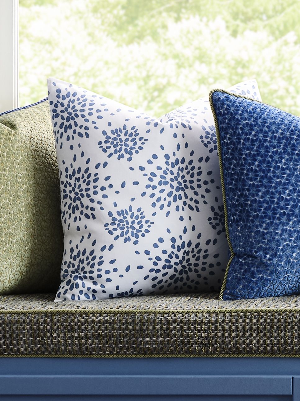 Scalamandre HN 000BF1020 BLUE ON WHITE FIREWORKS COTTON PRINT Fabric - Eade's Wallpaper