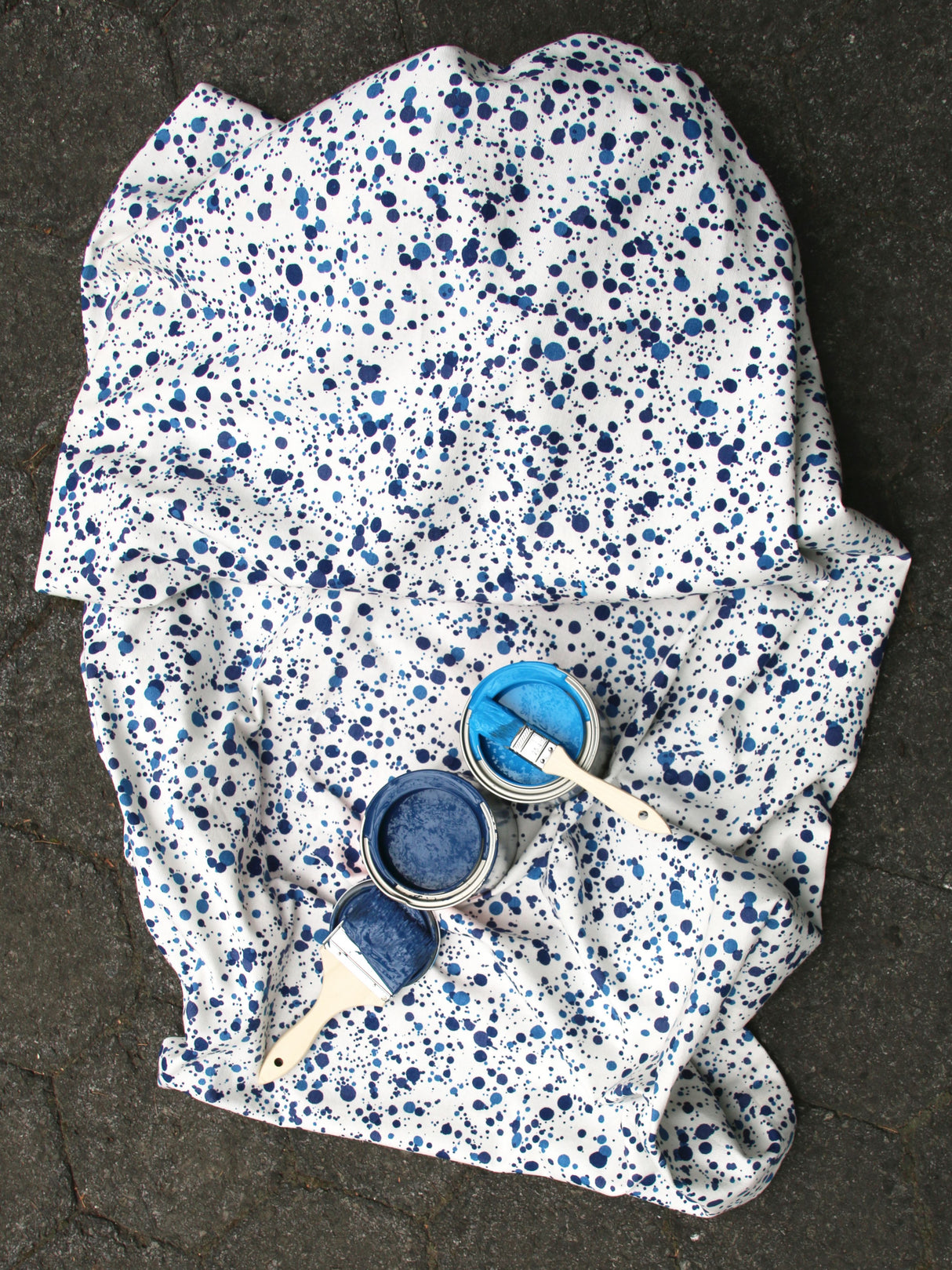 Scalamandre HN 000NF0153 NAVY ON WHITE SPATTER COTTON PRINT Fabric - Eade's Wallpaper